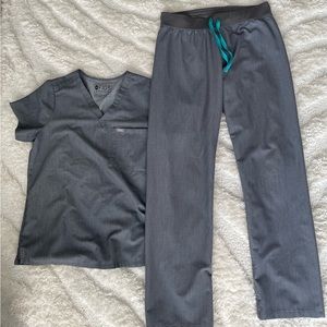 Gently used FIGS scrubs-Technical Collection. Sz Med